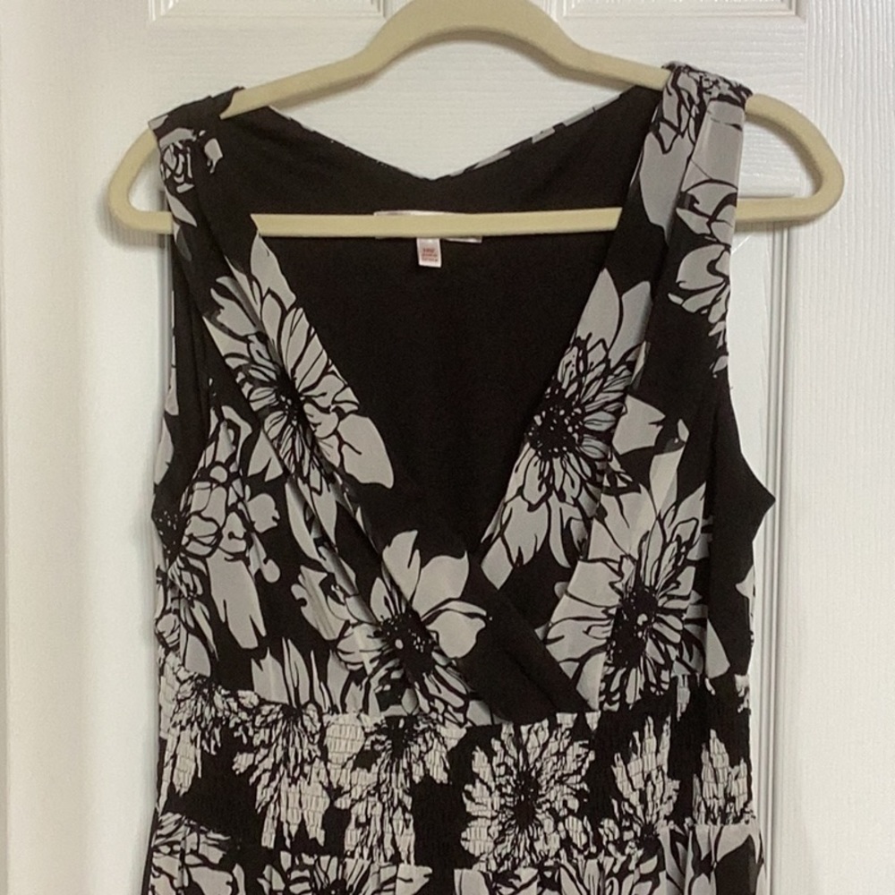 Women’s black and white flower dress size 14w